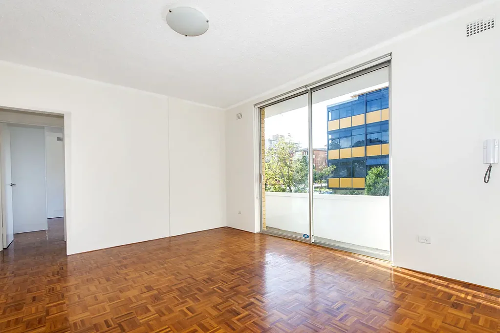 MODERN 1 BEDROOM APARTMENT LOCATED NEAR COASTAL WALKS & PARKLAND
