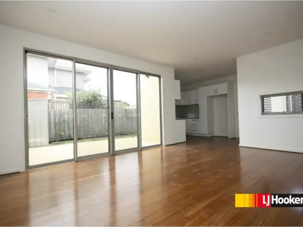 LUXURIOUS TOWNHOUSE IN SPRINGVALE