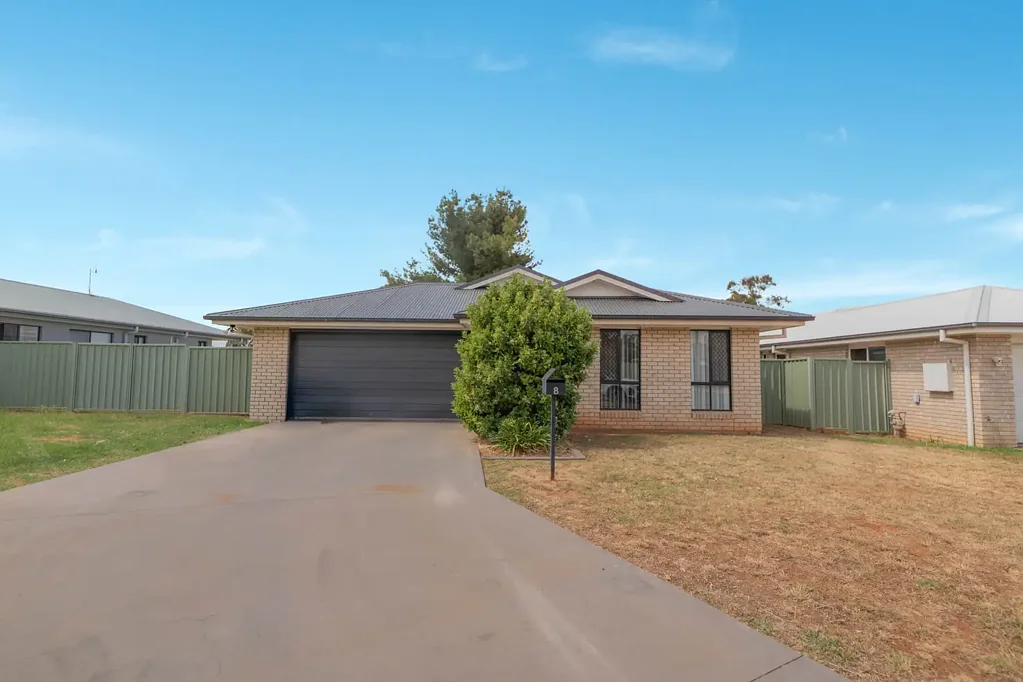 8 Rex Aubrey Place, Parkes, NSW 2870