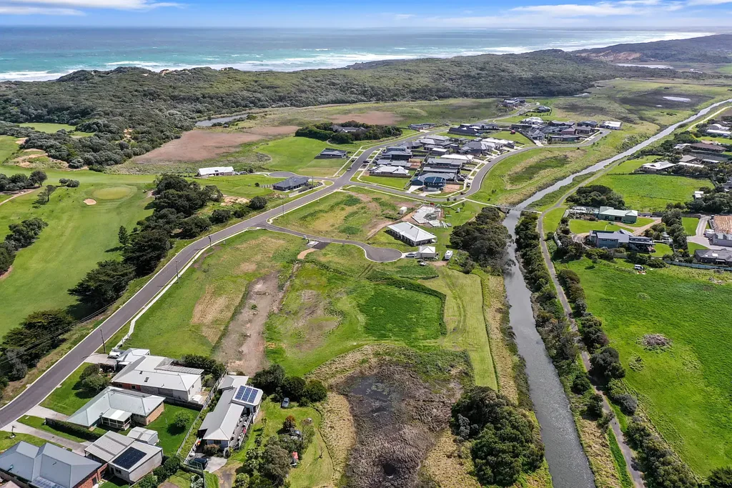 Warrnambool UNINTERRUPTED RIVER VIEWS, ONLY A SEVEN IRON FROM THE PICTURESQUE WARRNAMBOOL GOLF LINKS
