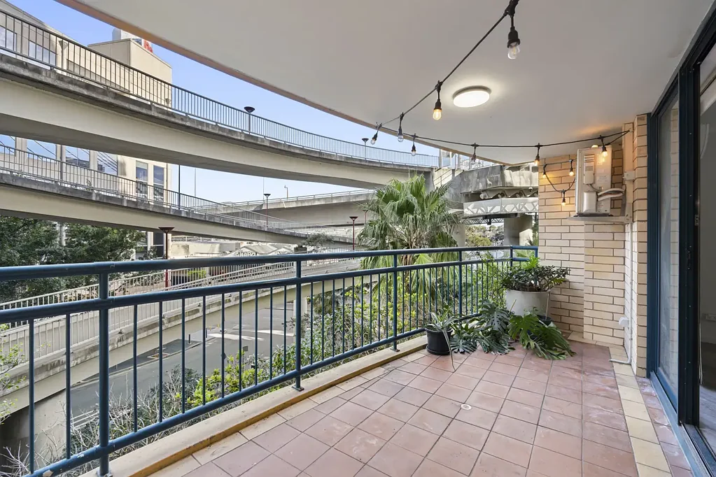 Light-filled Spacious harbourside apartment in the heart of Pyrmont