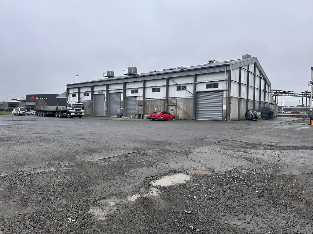 Islington 810m2* Industrial Warehouse with Large Yard
