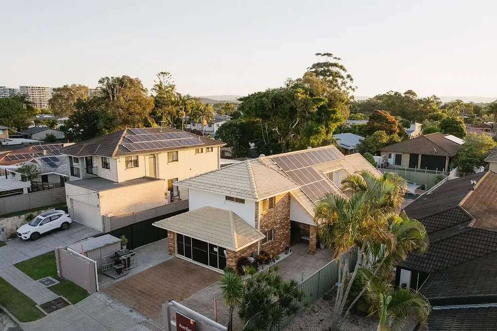 Runaway Bay 5chambre Renovate, Restore, Reimagine - Rare Runaway Bay Offering