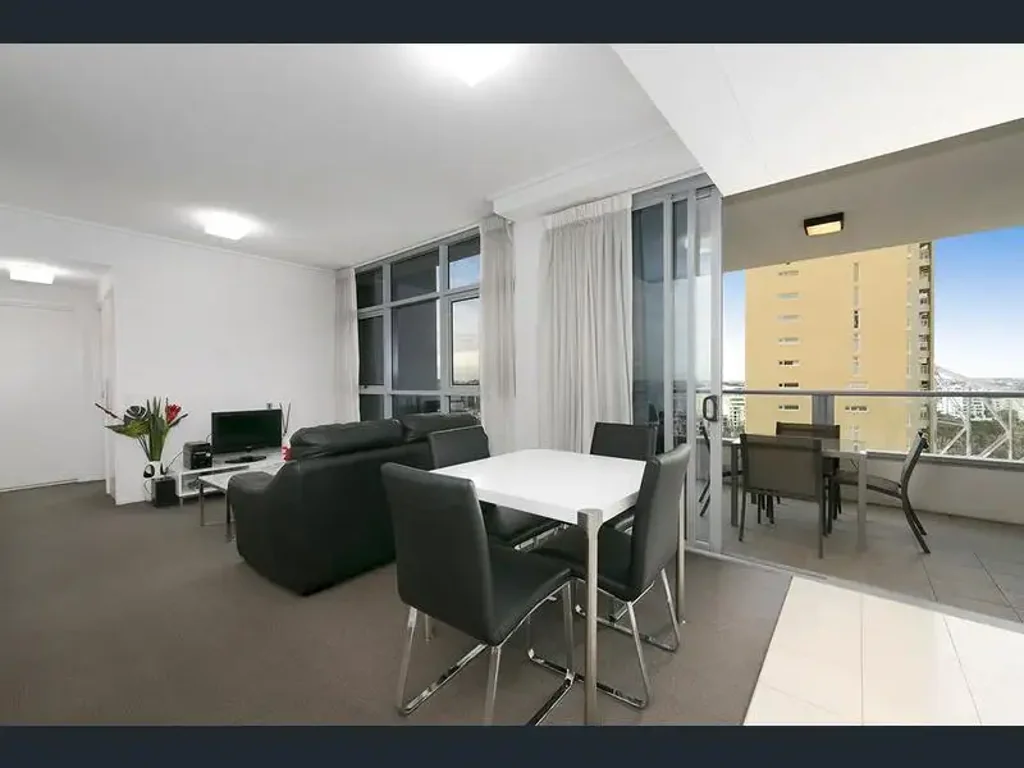 FULLY FURNISHED SPACIOUS ONE BEDROOM APARTMENT @ SKYLINE