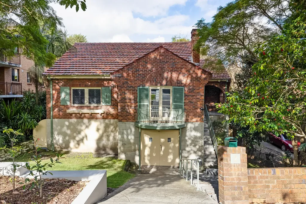Hurstville 5Moenga Remarkable family home of uncommon flexibility
