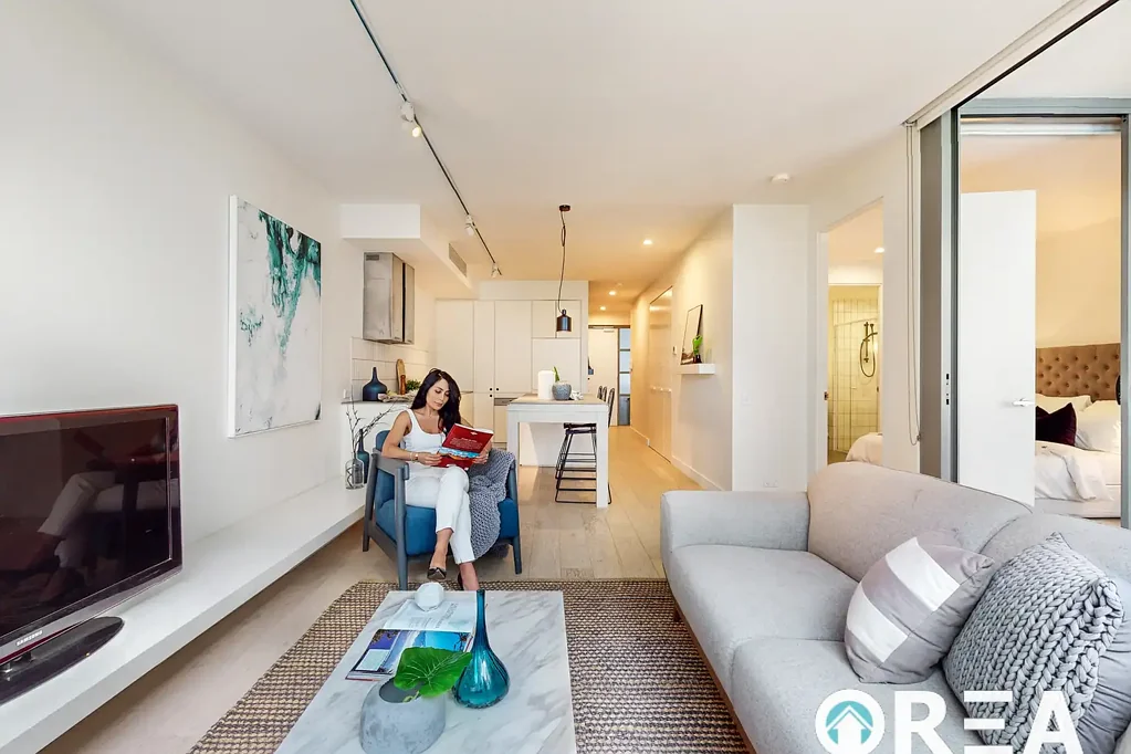 Contemporary Oasis: Luxurious Two-Bedroom Apartment in Garden House