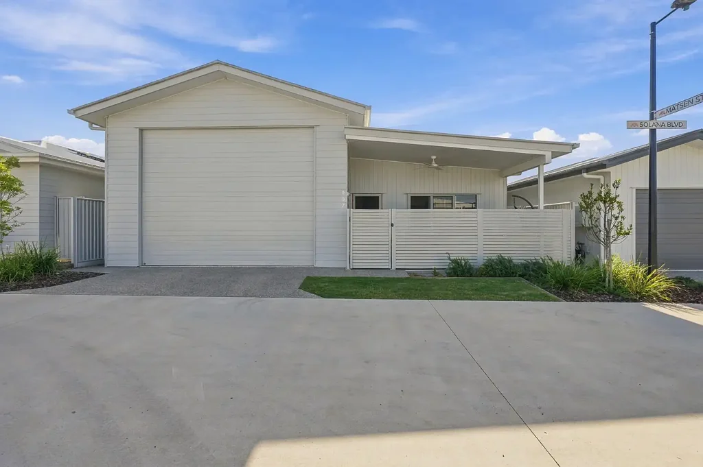 Nikenbah 2Phòng ngủ NEAR NEW + HUGE RV GARAGE - SOLANA HERVEY BAY