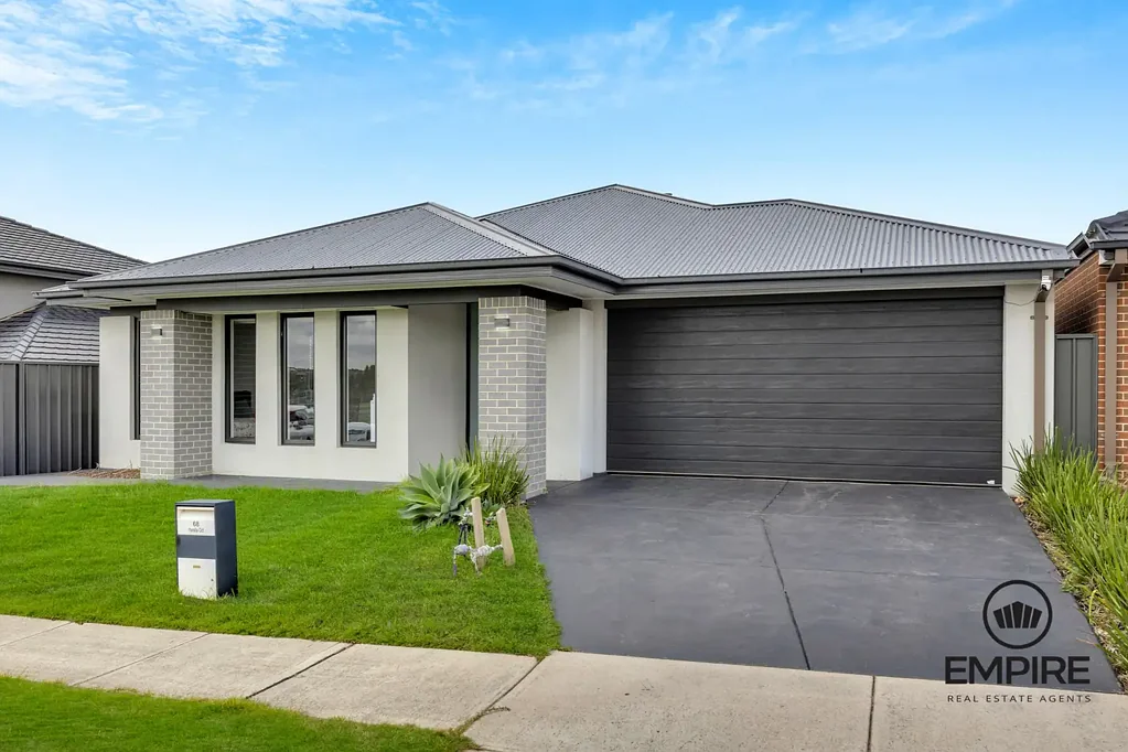 Clyde 4房  Henley Homes! Complete Family Entertainer in Prime Location!