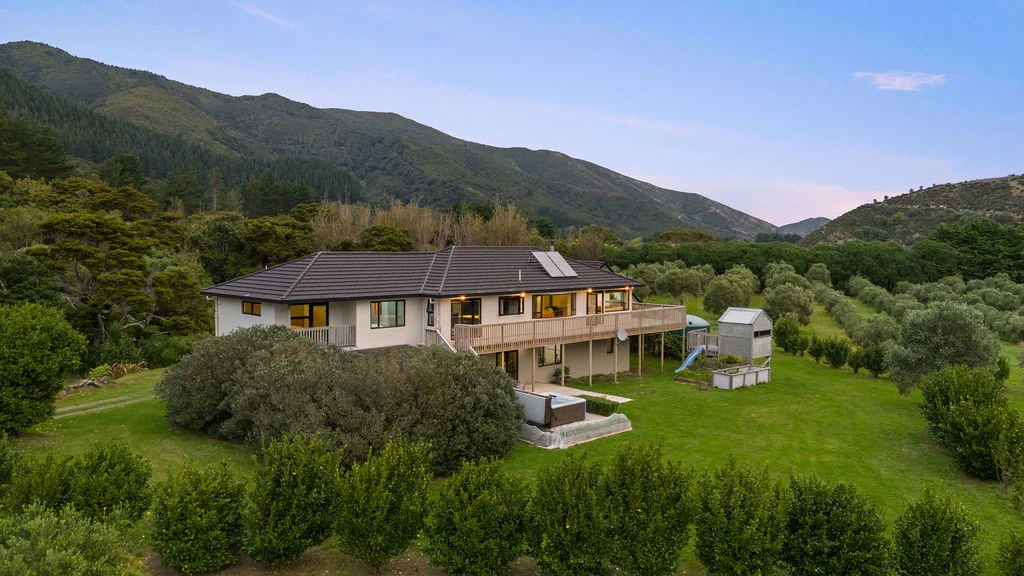 Wainuiomata 5Kwarto Lifestyle Gem – Endless Possibilities Await
