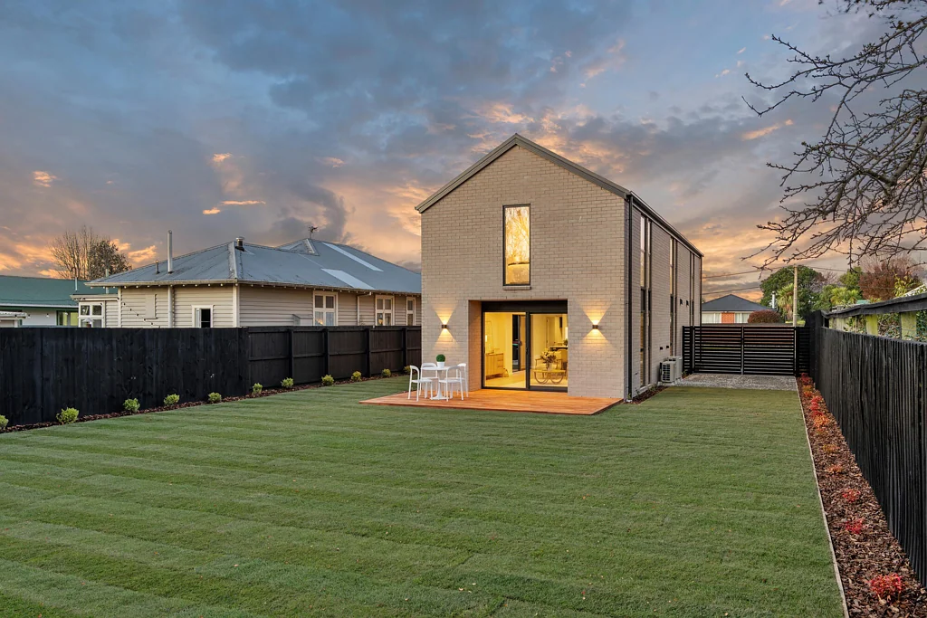 Saint Albans 4 Bedroom Brand New, Built Bigger