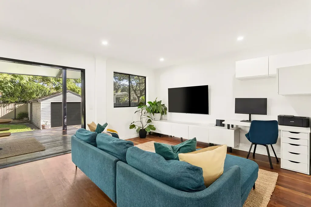 Pagewood 4ห้องนอน Beautifully Renovated Family Haven with an Enchanting Backyard Oasis
