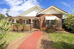 202 DeBoos Street, Temora