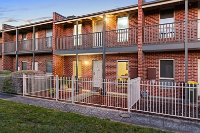 Wendouree 3 Bedroom Spacious Townhouse Living in a Convenient Wendouree Location