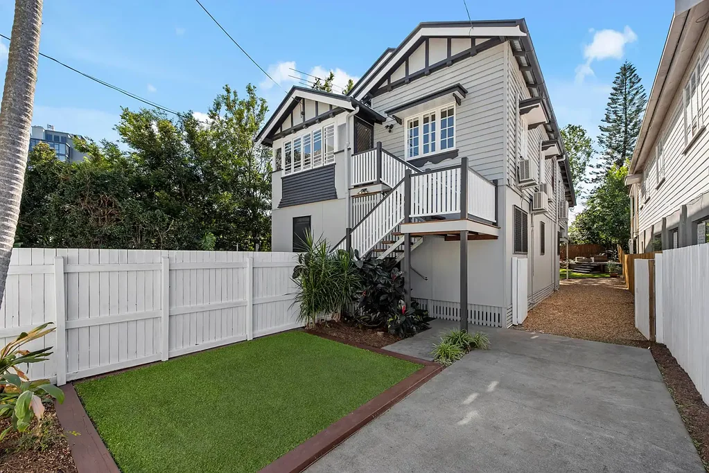 West End 7ਬੈੱਡਰੂਮ 3 separate residences - Projected rental income of $120,000+ pa