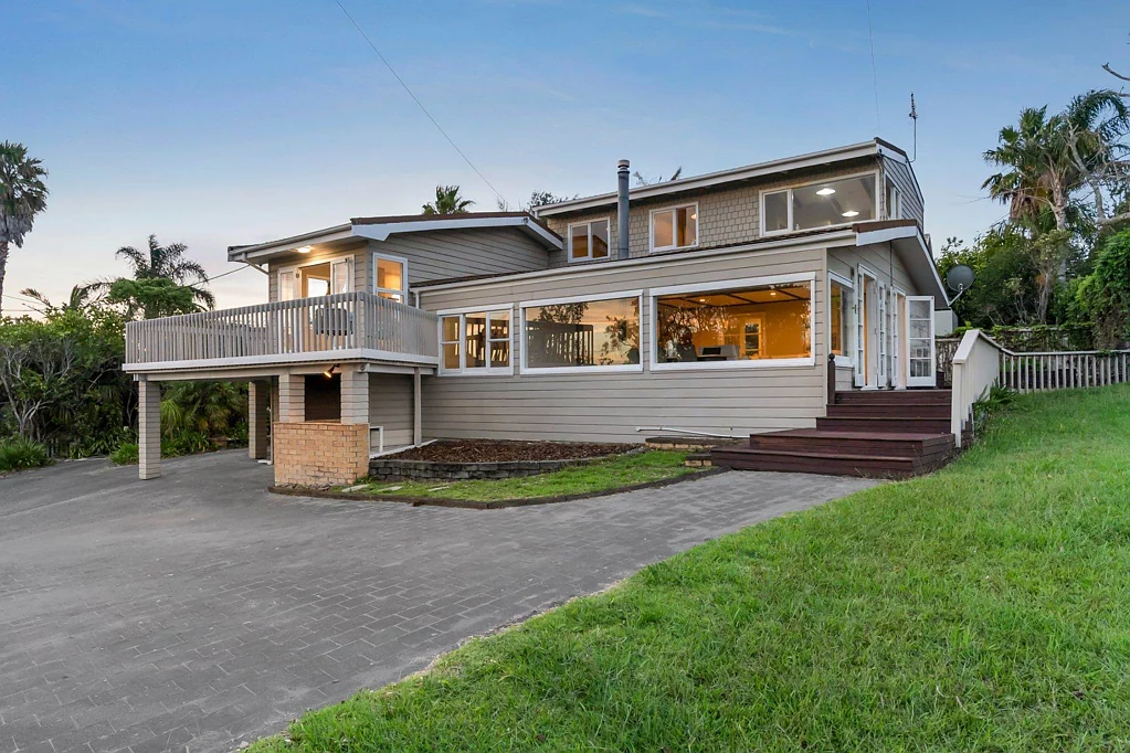 Browns Bay 4침실 Panoramic views at a Pocket Friendly Price