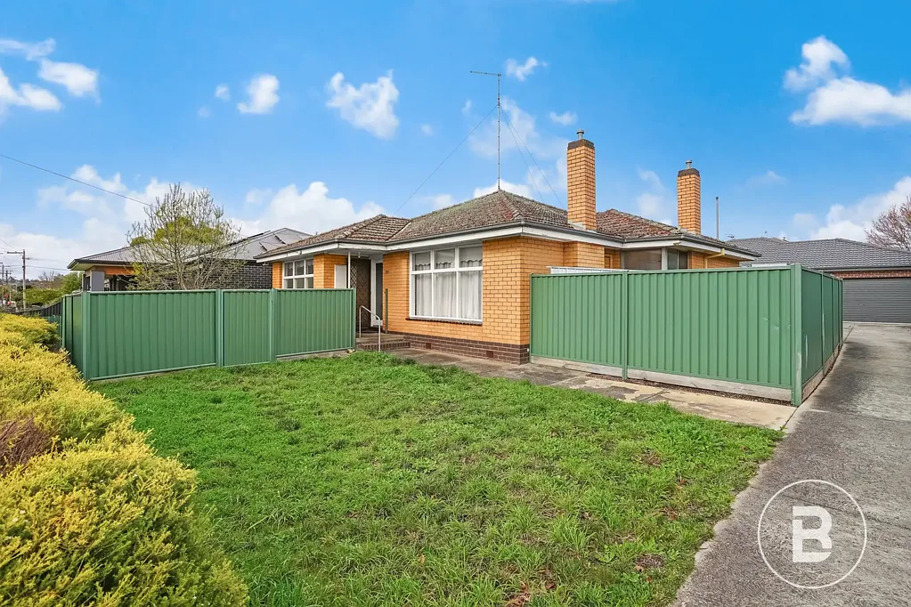 Sebastopol 3ห้องนอน THREE BEDROOM BRICK HOME IN CONVENIENT LOCALE.