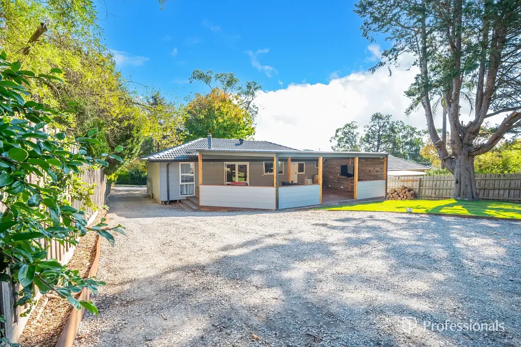 10 Connors Flat Road, Wandin North, VIC 3139