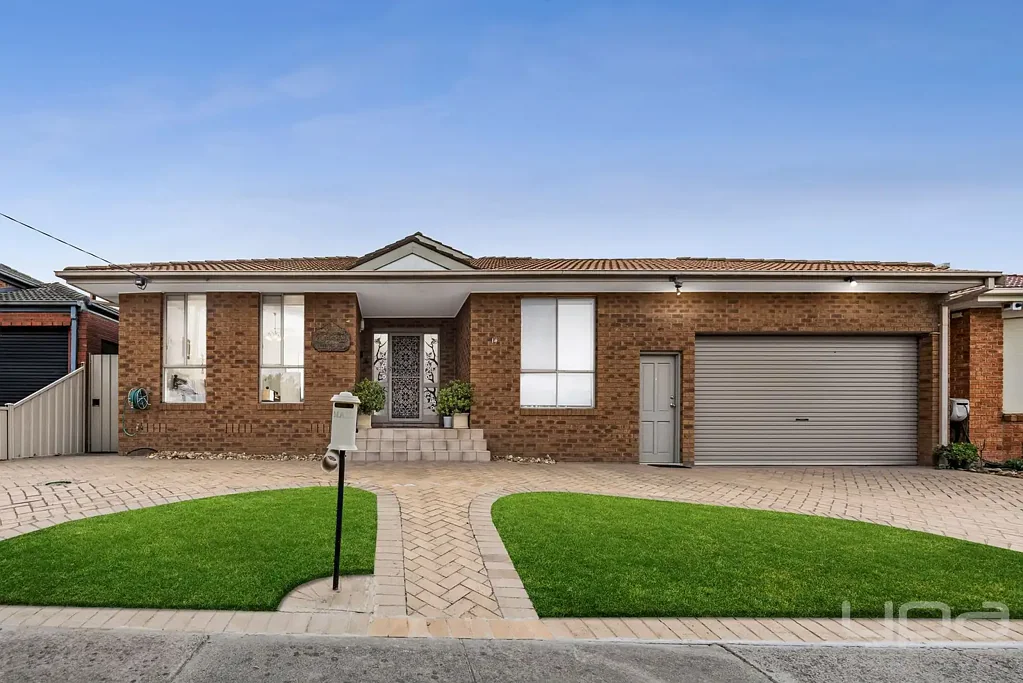 Epping 4 Bedroom Suburban Living, Hobby Farm Giving!