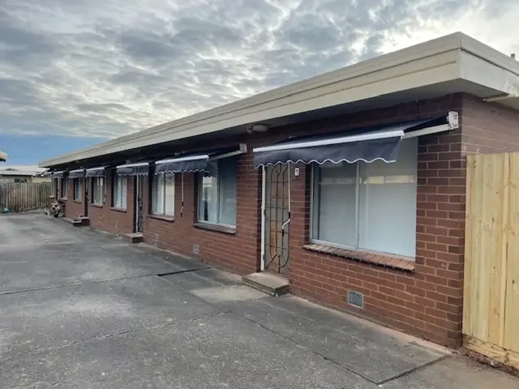 Morwell 5ਬੈੱਡਰੂਮ Great Investment opportunity 4 individual units seperate titles 3 x 1 bedroom and 1 x 2 bedroom great location rent income approx 52,000.00 per year !