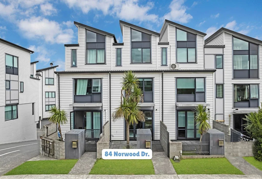 3 bedrooms townhouse in Flat Bush
