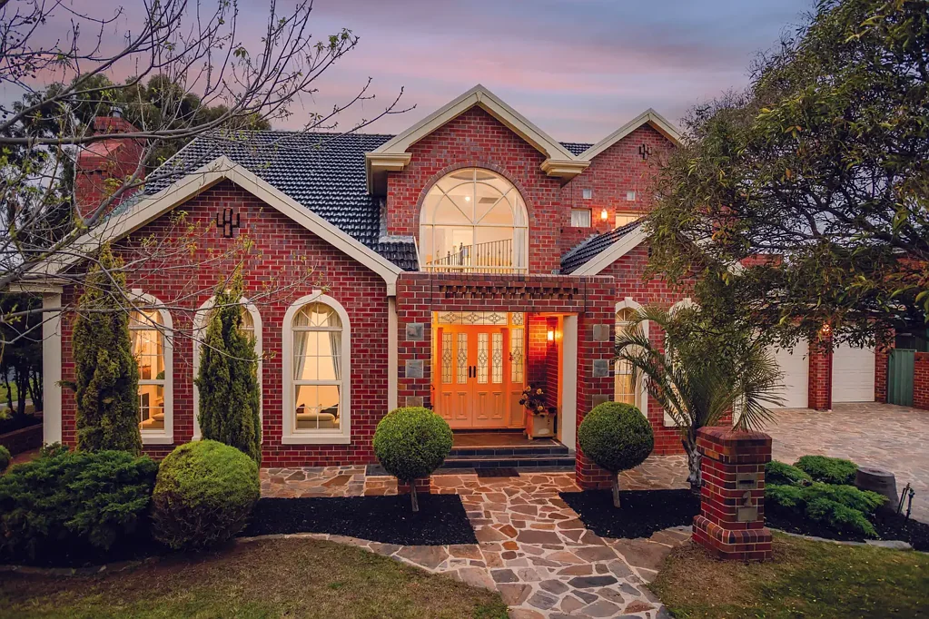 Kidman Park 5房  A Custom-Built Showpiece: Where Brick, Arch & Gable Meet Bespoke Family Scale