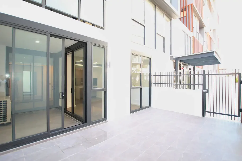 One bedroom unit with carspace & private large courtyard