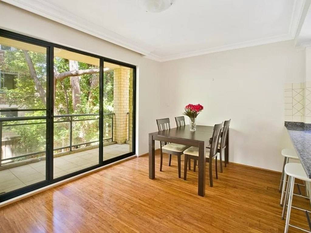 This spacious and beautifully presented two bedroom apartment