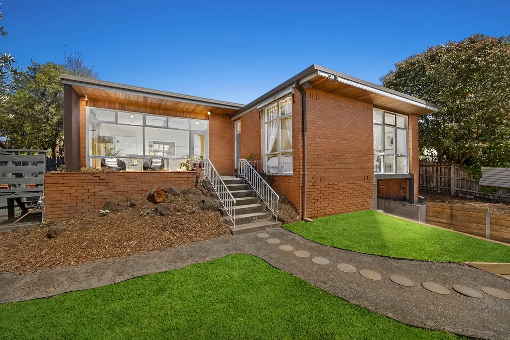 Mount Waverley 3Kwarto Spacious, Scenic & School Zoned – A Perfect Mount Waverley Opportunity
