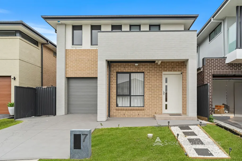 Austral 6房 宽敞六卧室家庭住宅 + 书房 Spacious 6-Bedroom Family Residence + Study