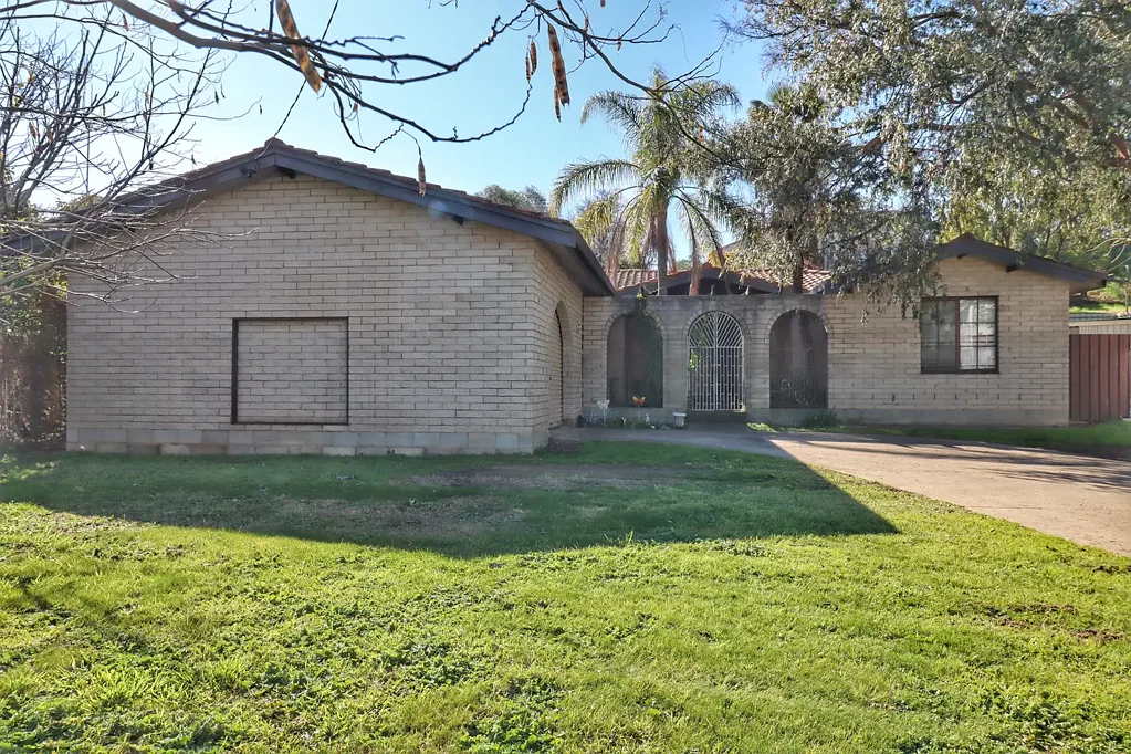 Cowra 4બેડરૂમ Packed with Potential - Ready for a Fresh New Chapter