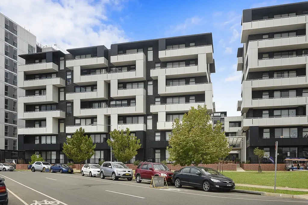 North-Facing Apartment with Mountain Views in Thornton Estate