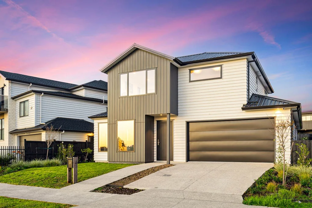 Karaka 4Kwarto Elevated Waterfront Living in Desirable Karaka