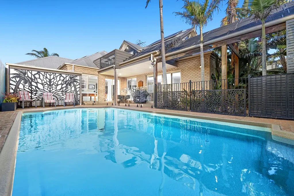 Carrum 5部屋 Palm-Lined Family Oasis with Poolside Luxury & Designer Detail