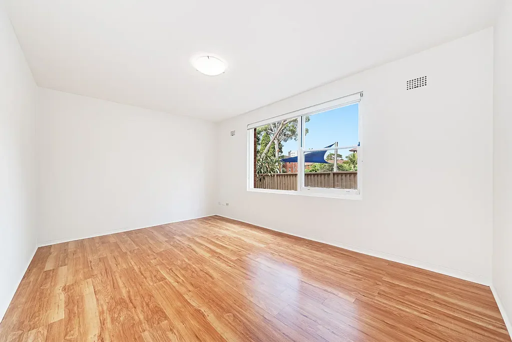 One Bedroom With Parking