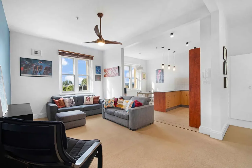 Wendouree 2房  LIGHT-FILLED LIVING IN A LANDMARK SETTING