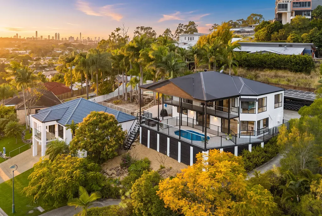 Carrara 4房  Hinterland Views |Privacy | Modern Living
