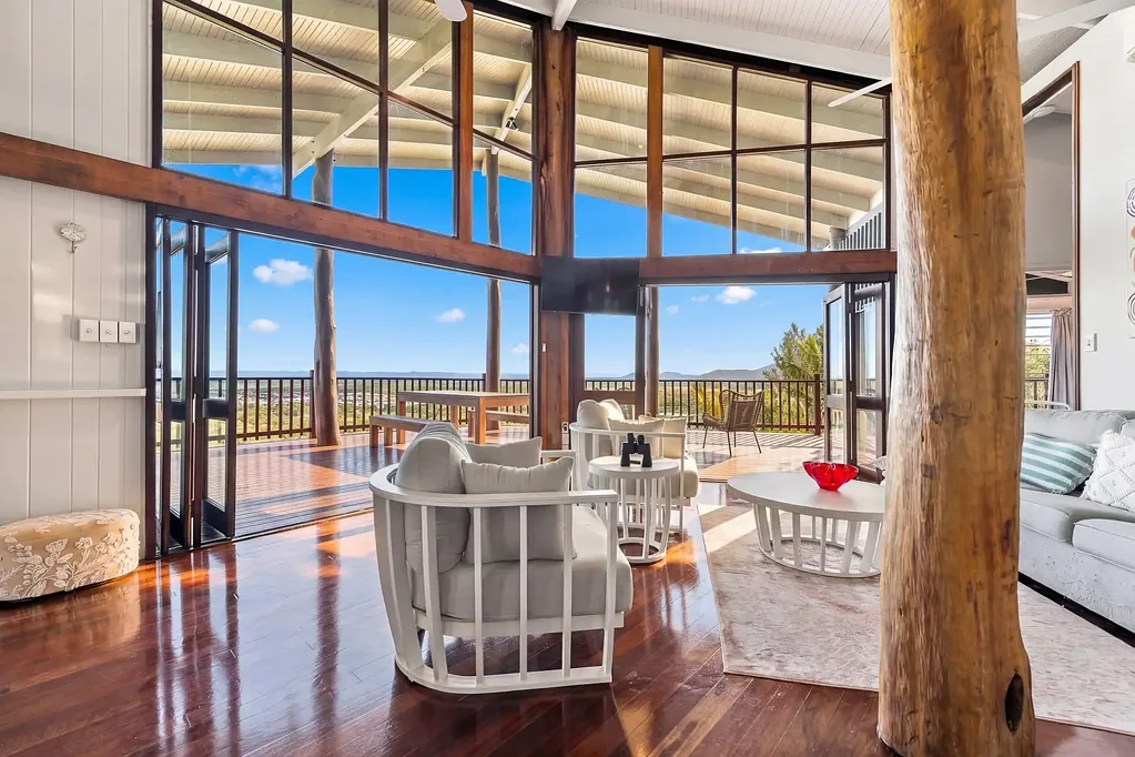 Smithfield 4ਬੈੱਡਰੂਮ PANORAMIC VIEWS, DUAL OCCUPANCY, STUNNING POLE HOME