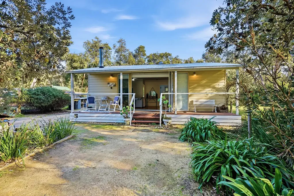 Golden Beach Leafy Beachside Escape Just Moments from Ninety Mile Beach