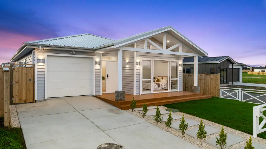 Clarks Beach 4房  Dreamy Home by the beach - Make an Offer!