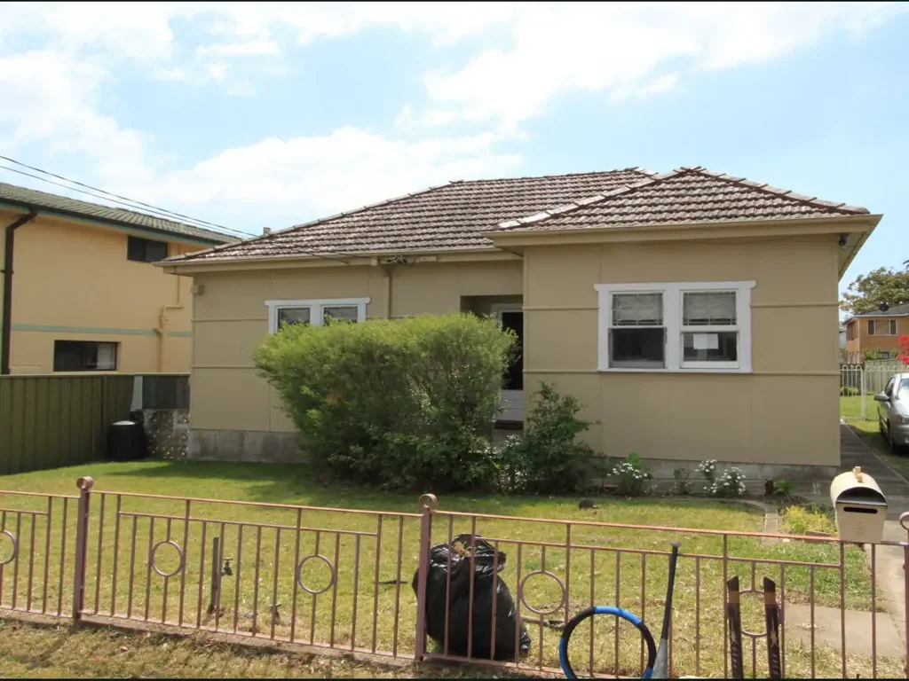 Location, Location, Location! Pet friendly house