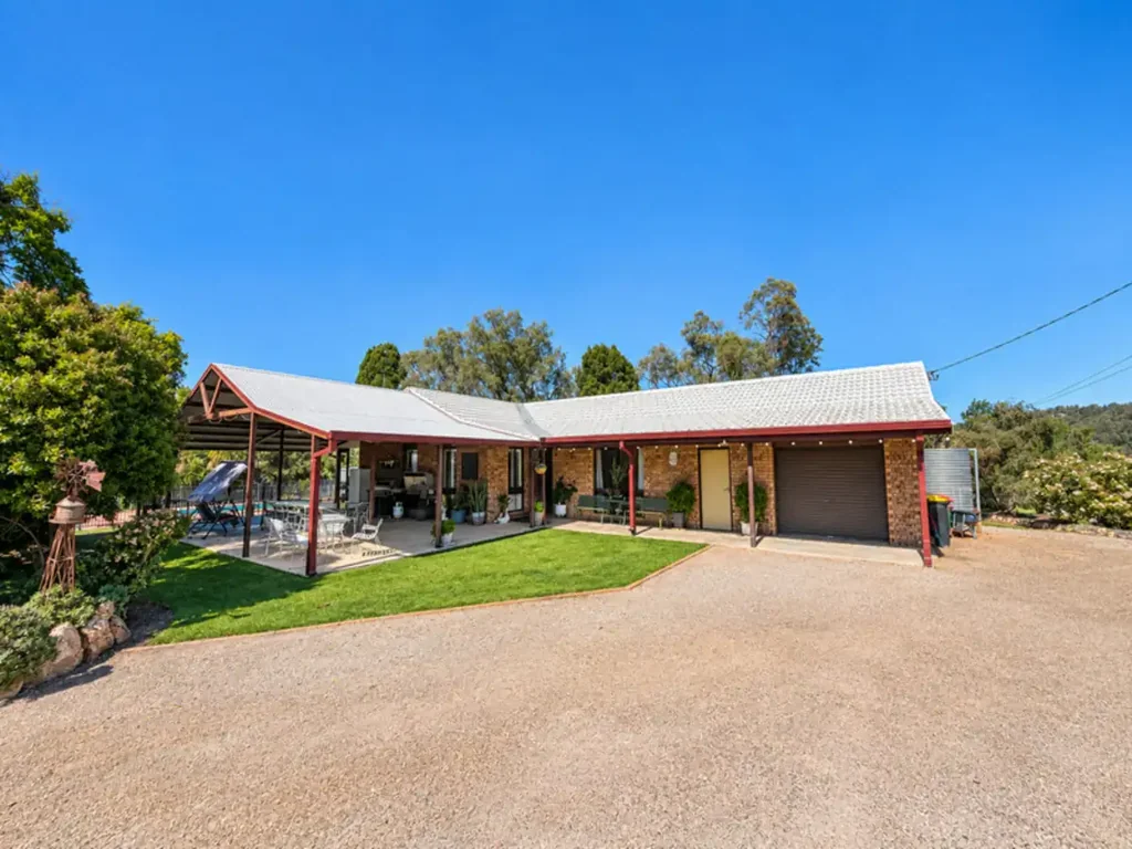 Gunnedah 4બેડરૂમ PRIVATE ACREAGE LIVING WITH EXCEPTIONAL SPACE & SHEDS