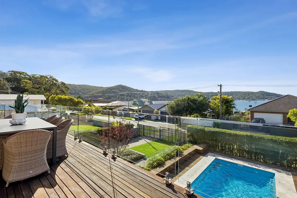 Koolewong 4房  Elevated architectural living with sweeping Brisbane Waters outlook