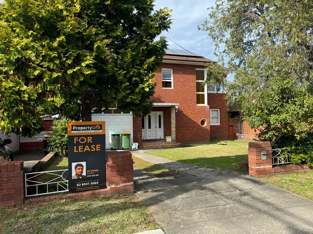 1 large Studio Room with Shared Kitchen and Bathroom for rent at 4/31 Kelly St, Punchbowl NSW 2196