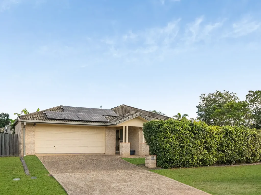 4 BEDROOM HOME WITH SOLAR