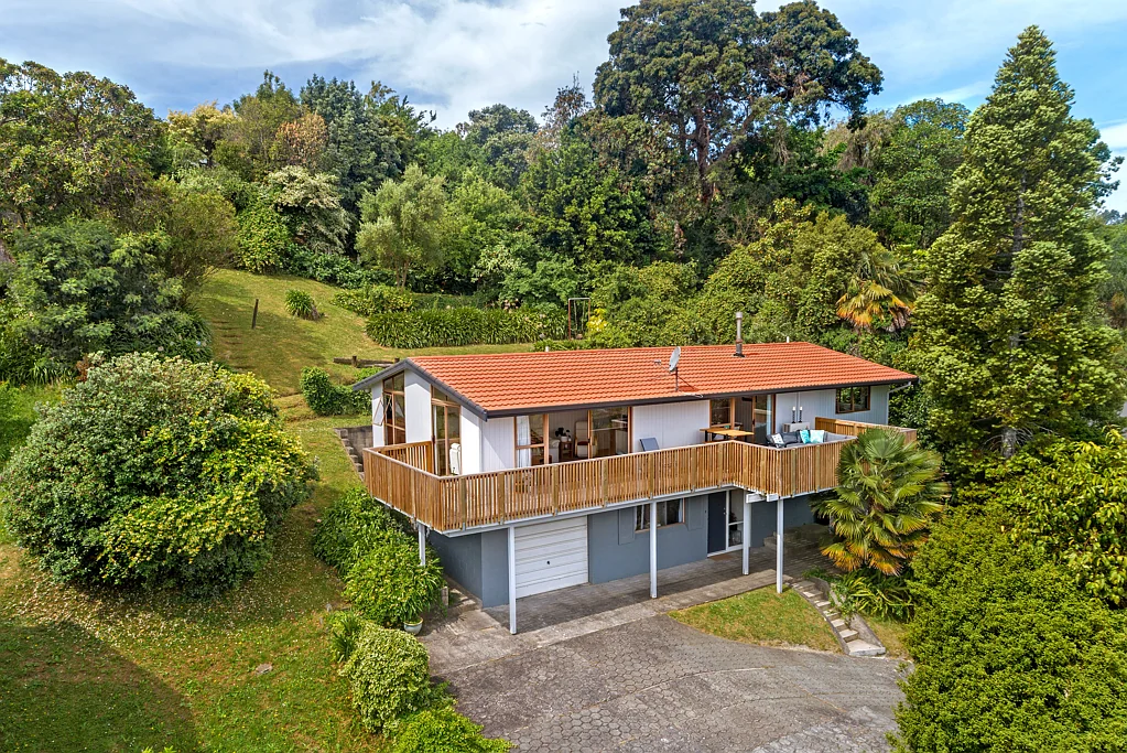 Mangapapa 4房  Stylish, views and location!