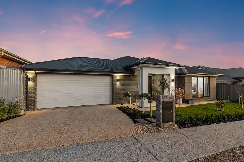 15 Cornwall Street, Seaford Heights, SA 5169