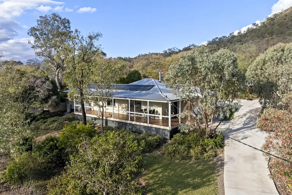 Gowrie Mountain 4房  Contemporary Queenslander, Big Shed, Views, on 4 Acres minutes to town!