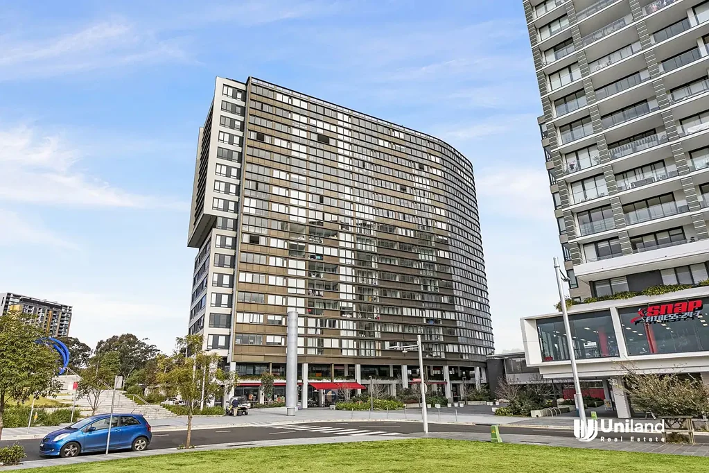Sunlit and Spacious 2 Bed in Ultra Convenient Location