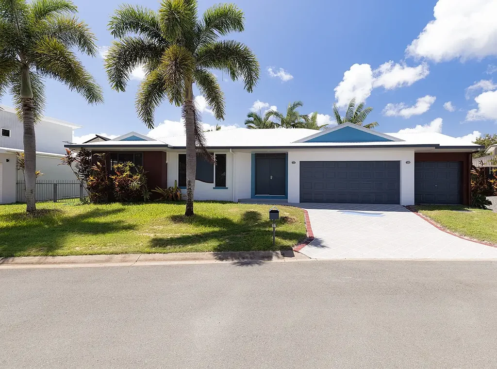 Beautiful Family Home Walking Distance To The Beach