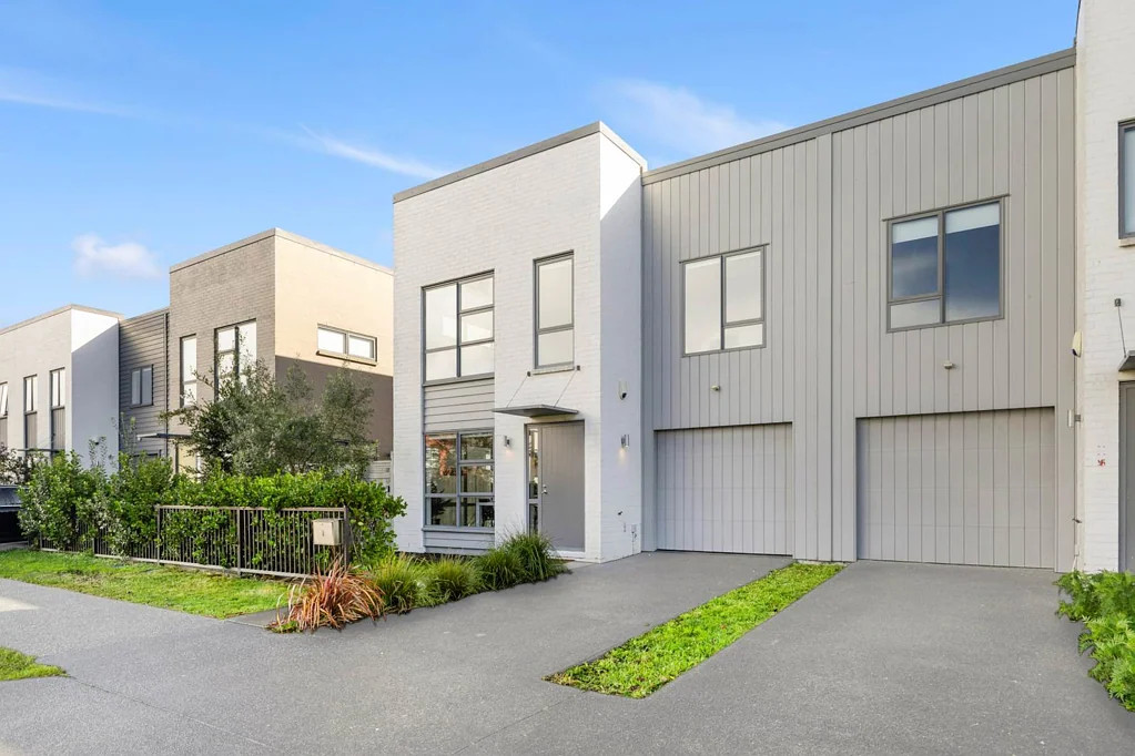 Conifer Grove 4部屋 Spacious Freehold 2018 Home in Prime Location!